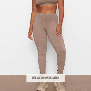 NWT Skims Outdoor Legging in Desert size Medium